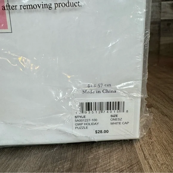 Vineyard Vines 500 piece Holiday Santa waterskiing jigsaw puzzle NEW/Sealed - Picture 5 of 5